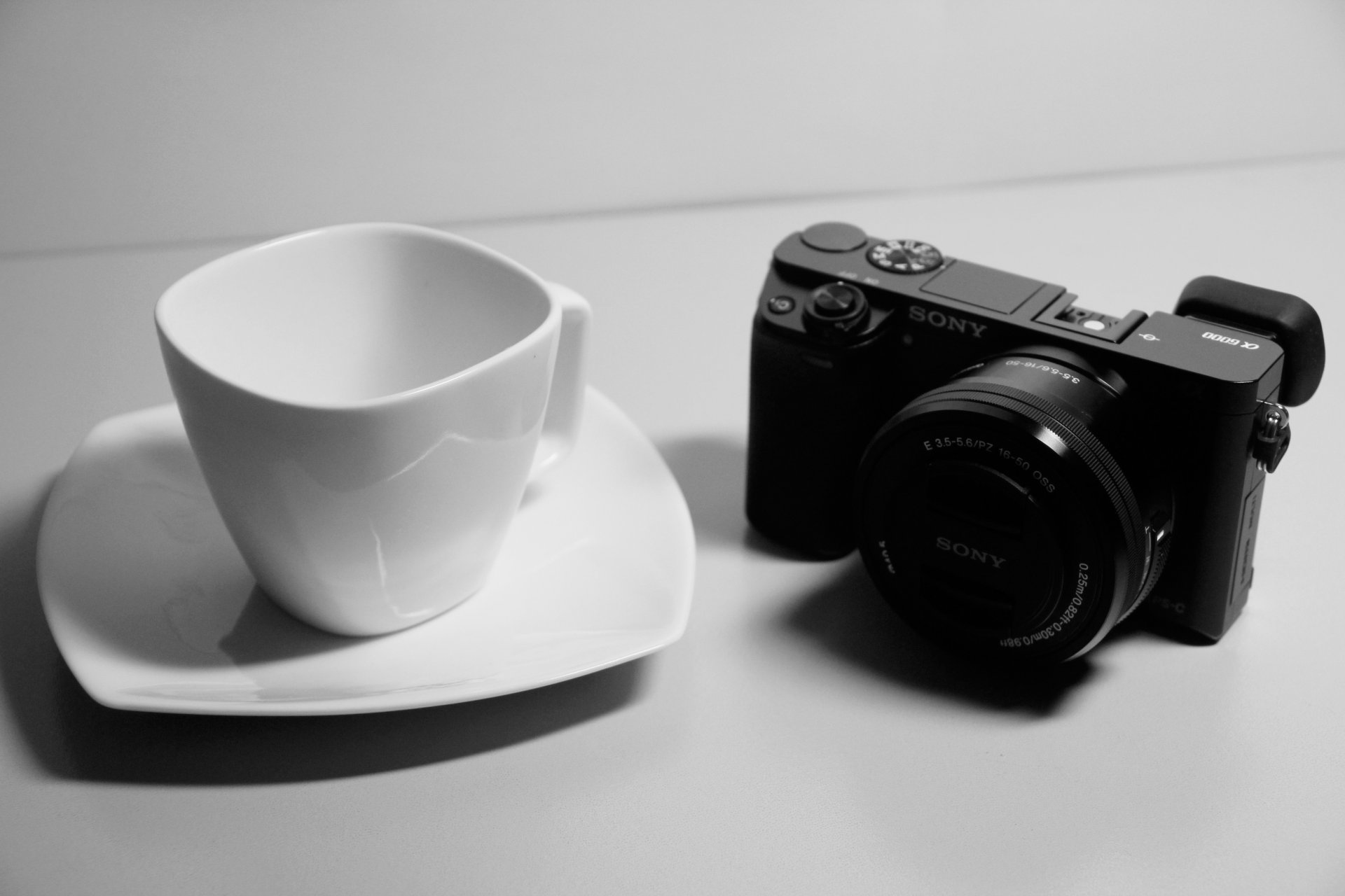 ony a6000 nero tazza bianco situazione hd