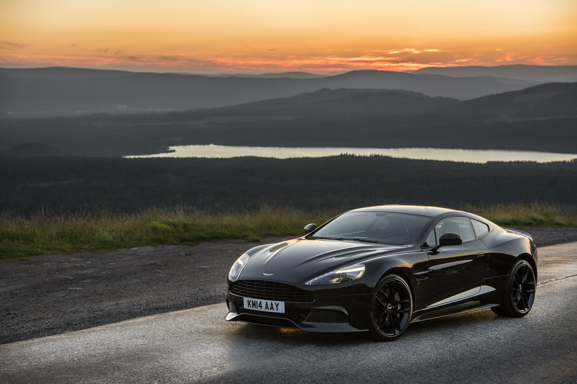 2014 aston martin vanquish carbonio aston martin vanquish sera tramonto
