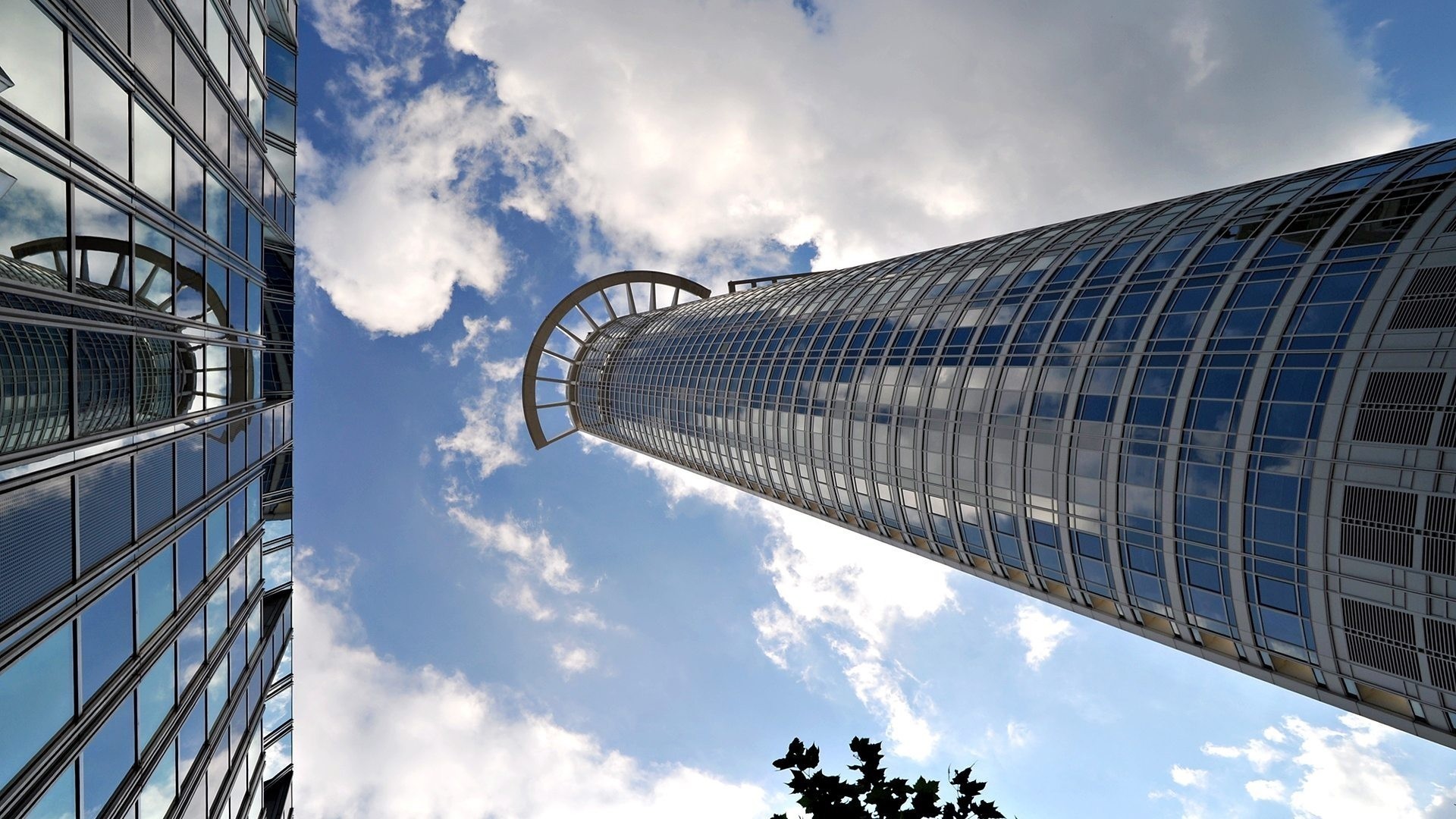 costruzione blu cielo nuvola città