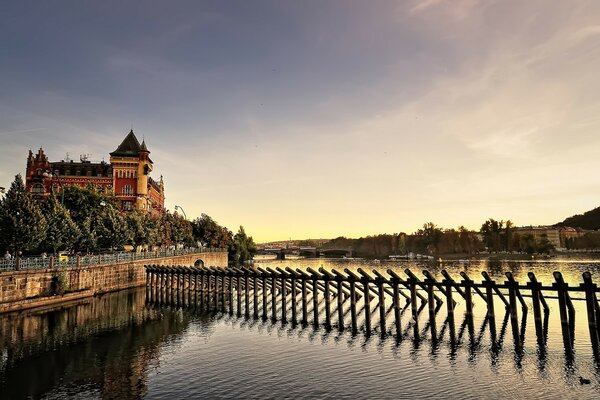 Fiume ostruito a Praga, Repubblica Ceca