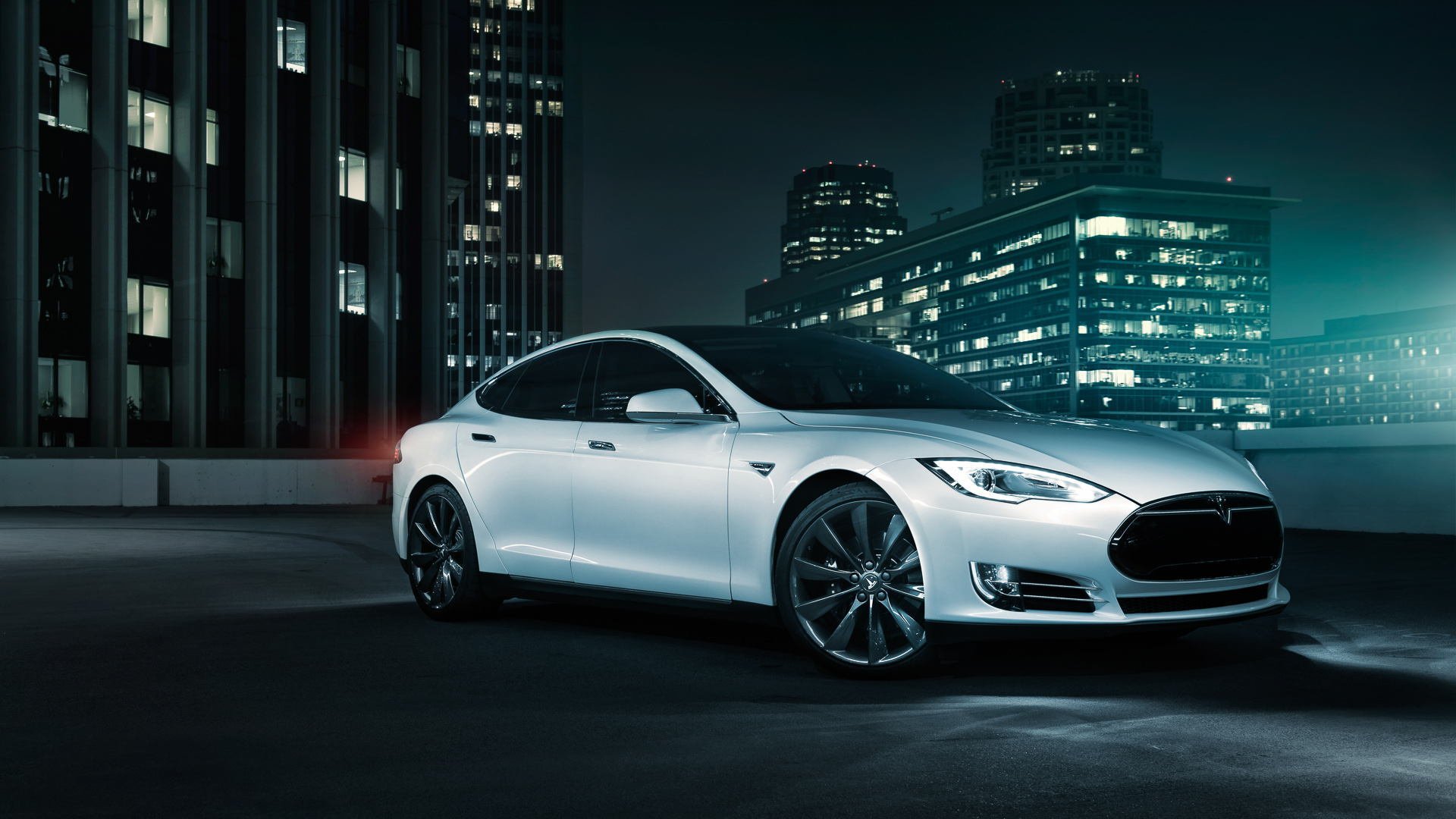 tesla modello s bianco dejan sokolovsky auto elettrica notte