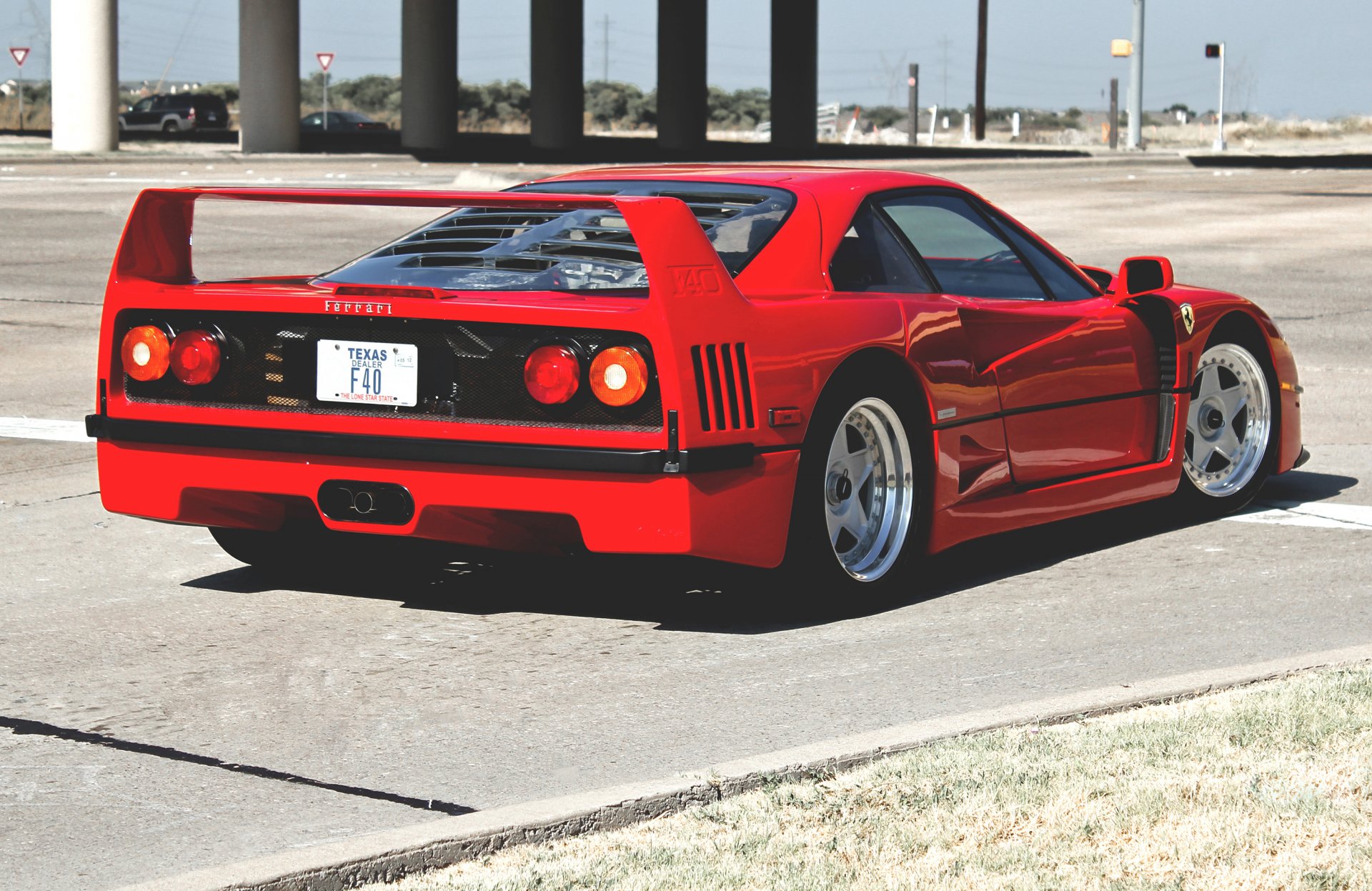 ferrari f40 rosso indietro strada ferrari f40 rosso