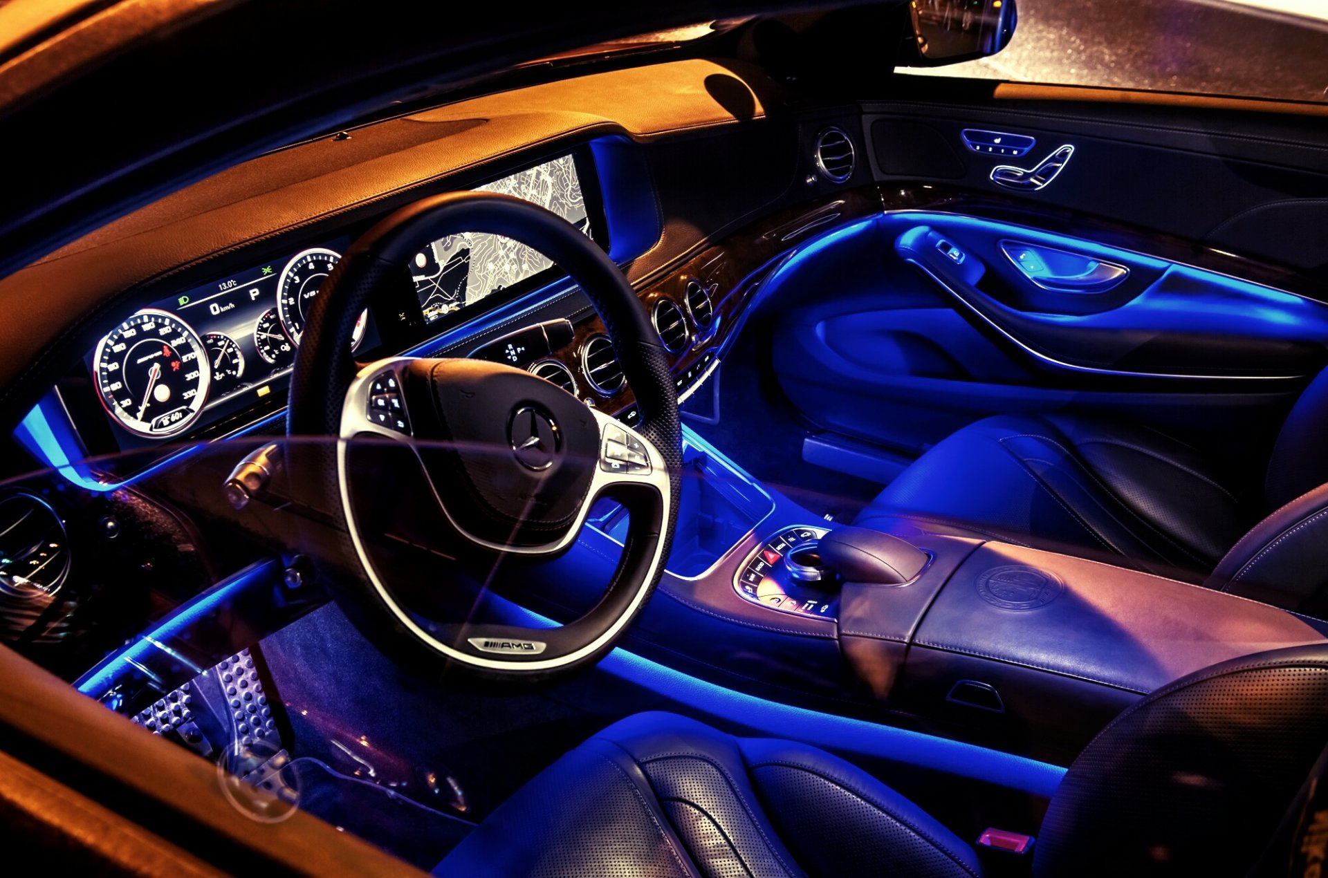 mercedes-benz w222 s63 amg classe s neon blu interno