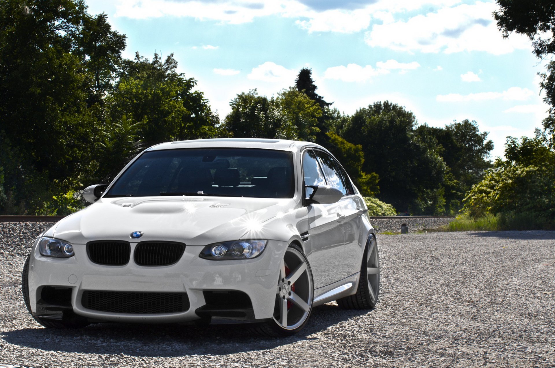 bmw m3 e90 bianco bmw berlina vista frontale lerevya cielo nuvole