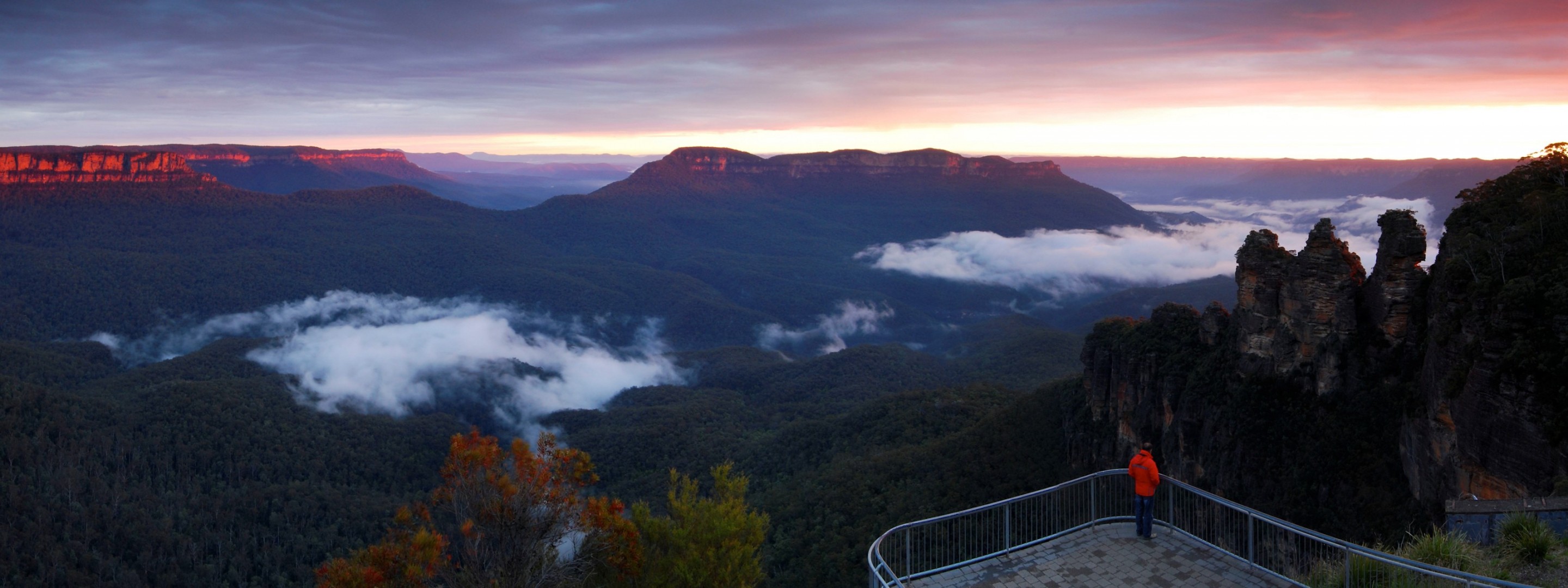 nuvole montagne alberi