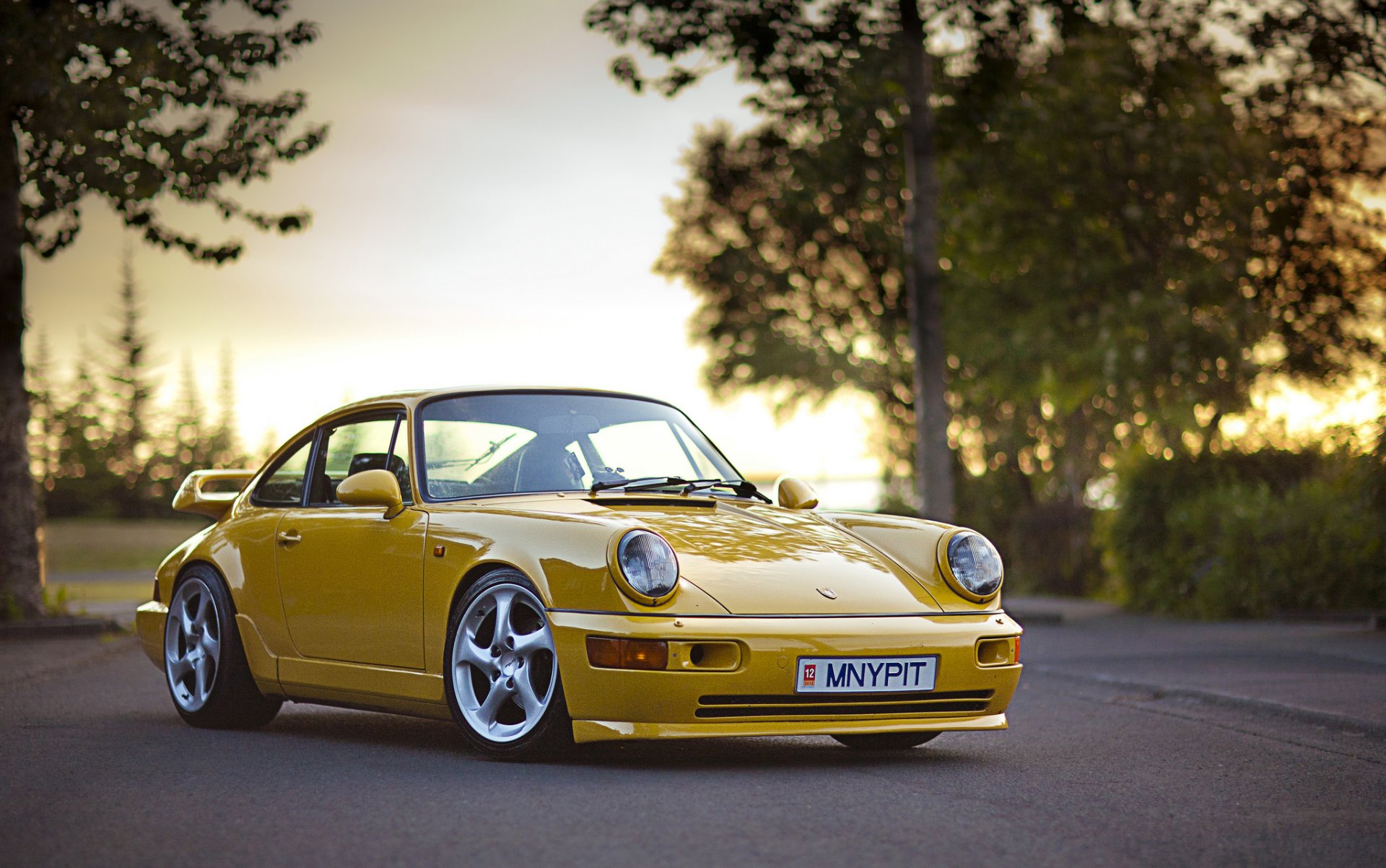 911 carrera 4 sovraccarico giallo