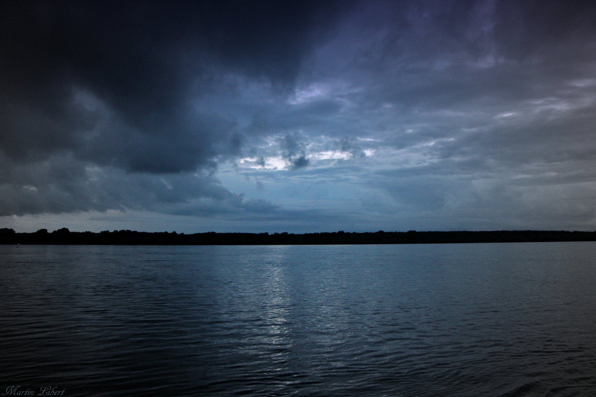 notte fiume acqua chiaro di luna