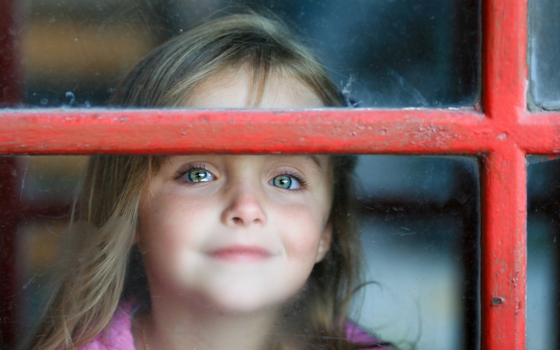 ragazza finestra umore