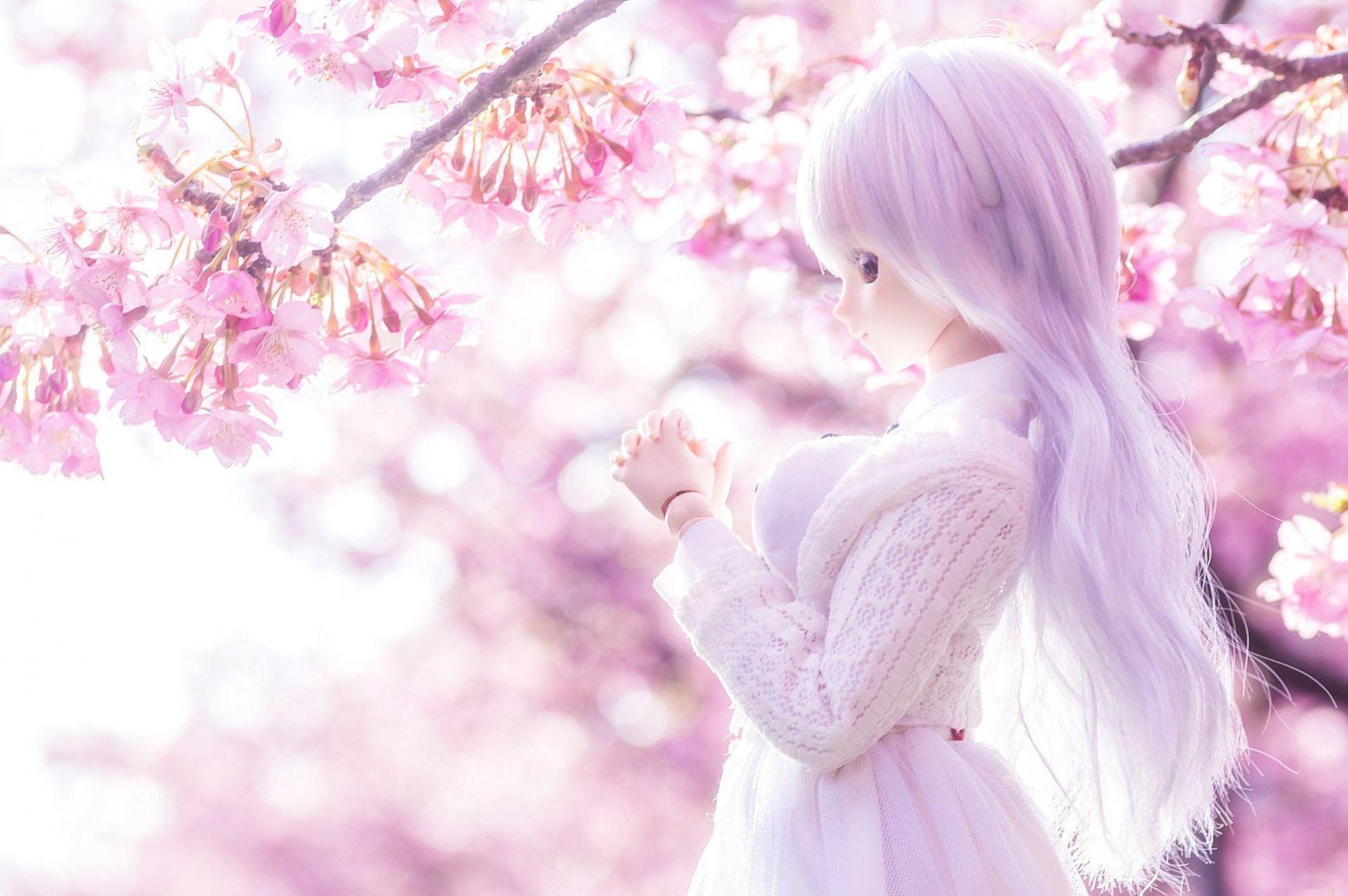 bambola giocattolo capelli lunghi lilla ciliegia fiori