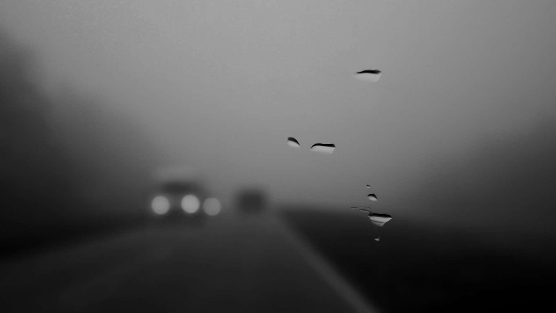 strada auto vetro gocce