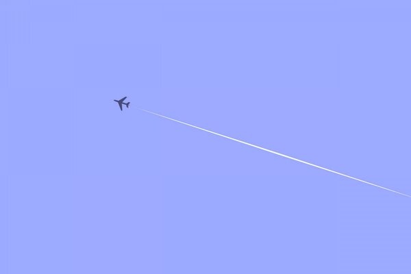 L aereo lascia un segno nel cielo