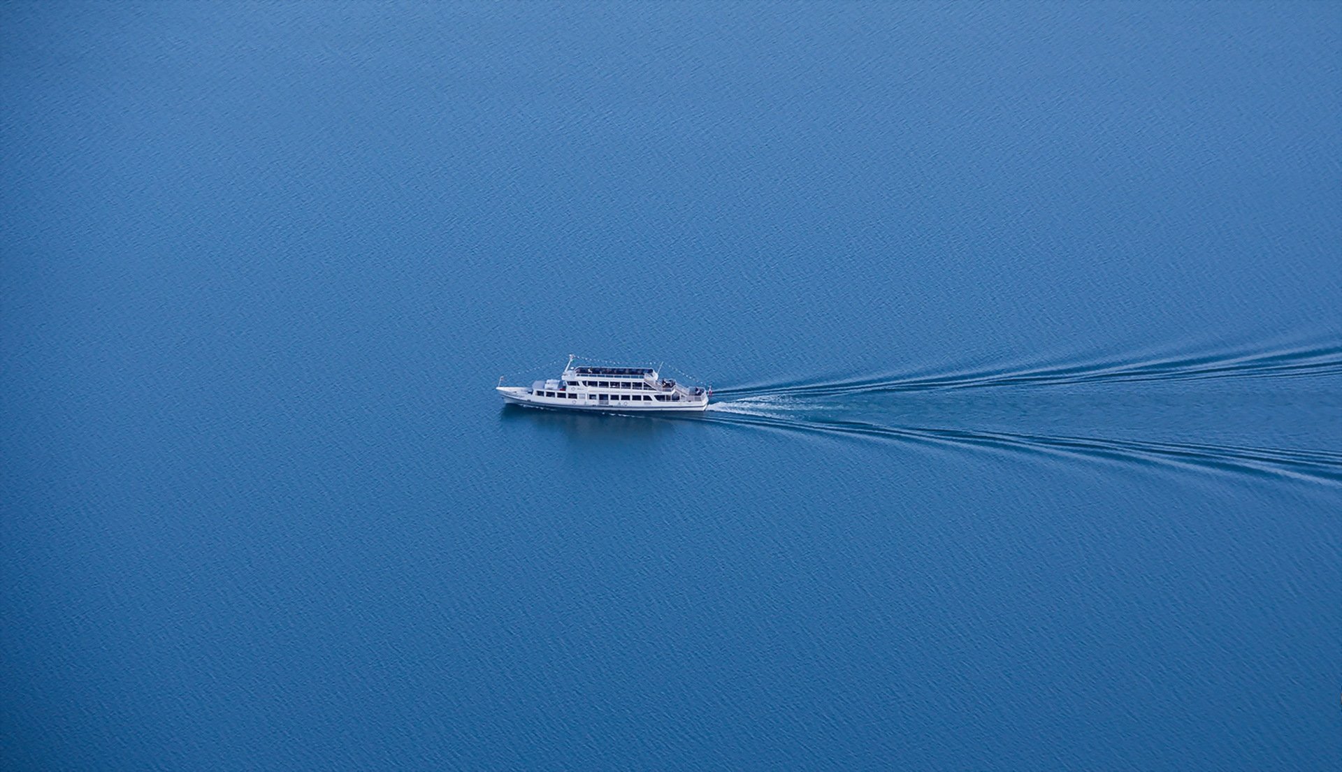 mare nave minimalismo