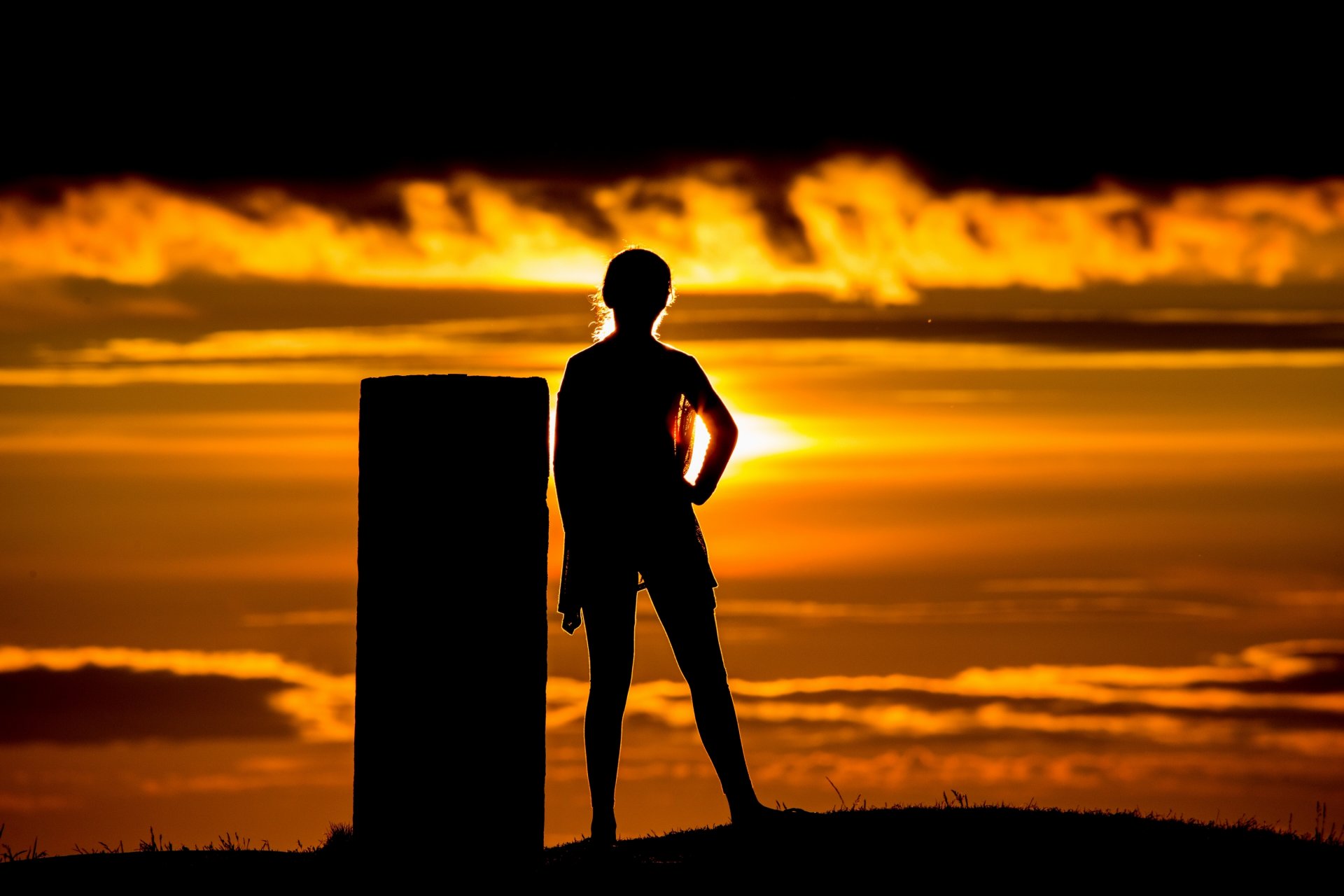 ragazza silhouette tramonto umore