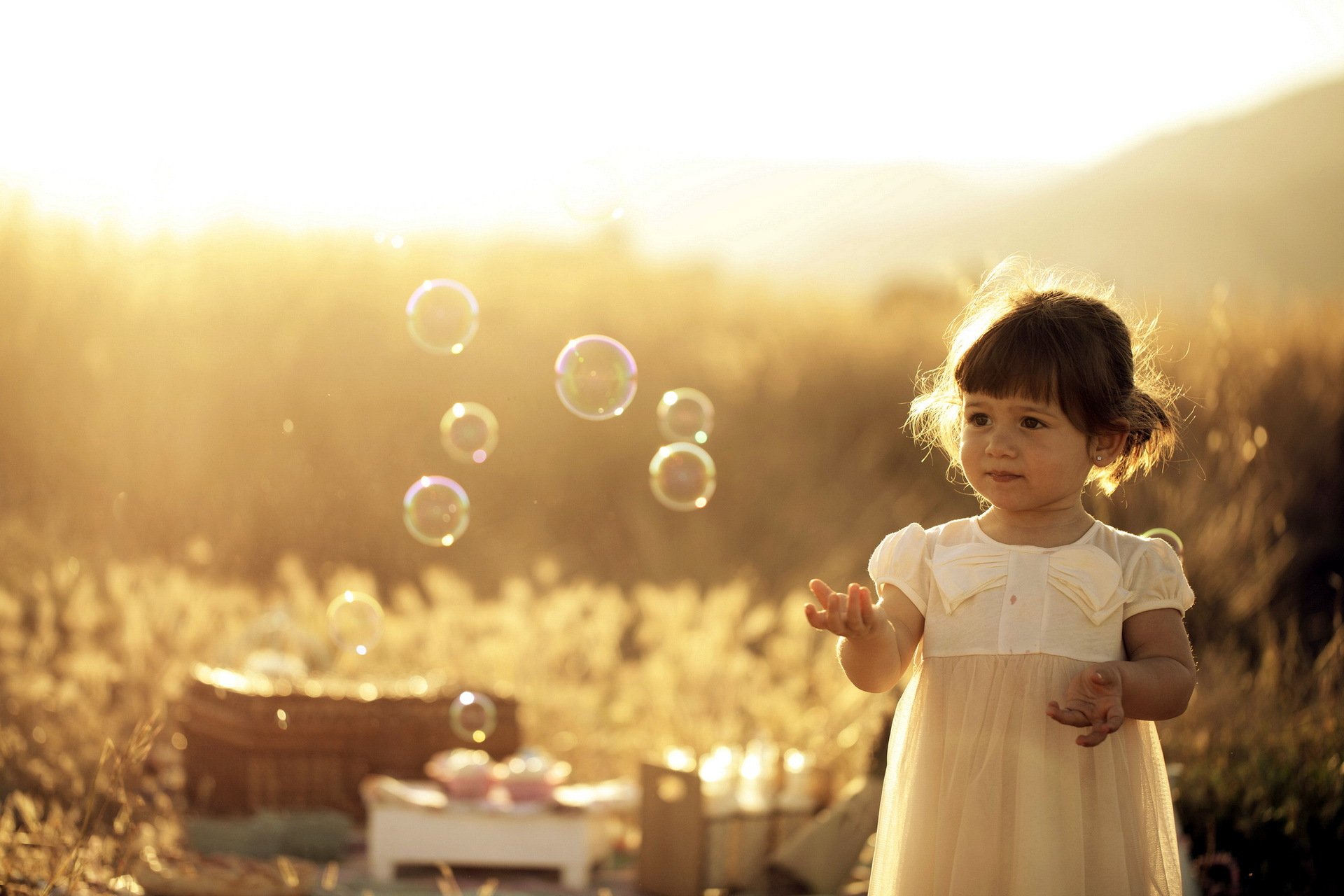 ragazza estate luce bolle