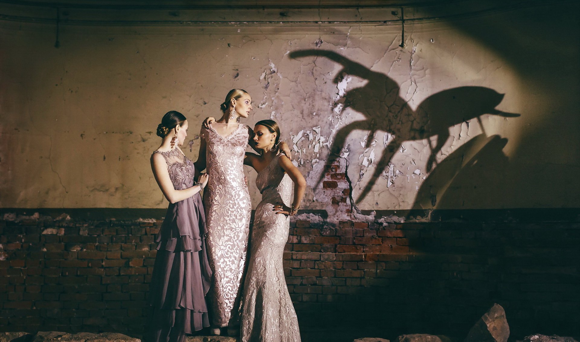 ragazze parete ombra