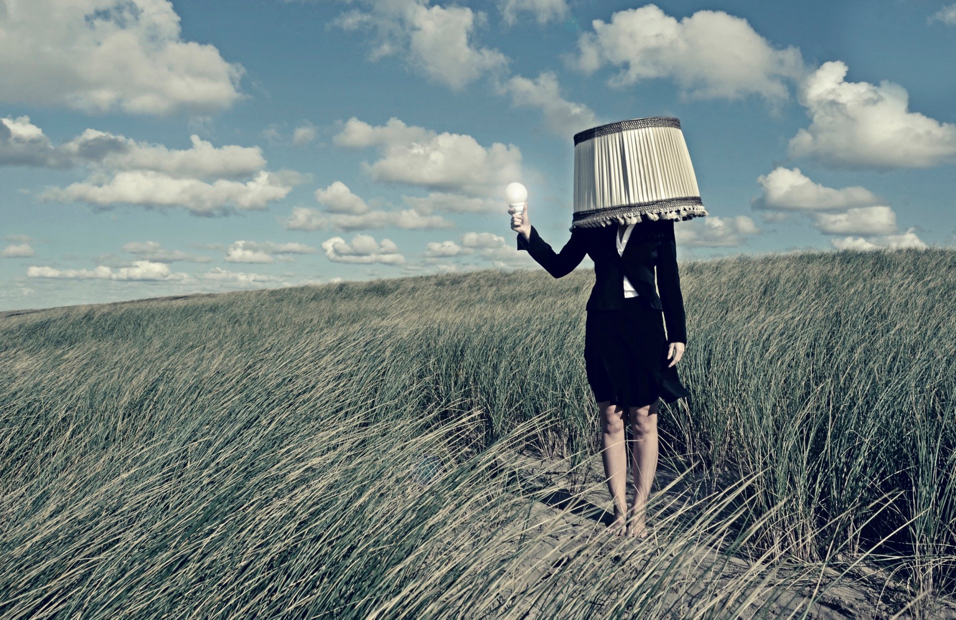 lampada ragazza paralume