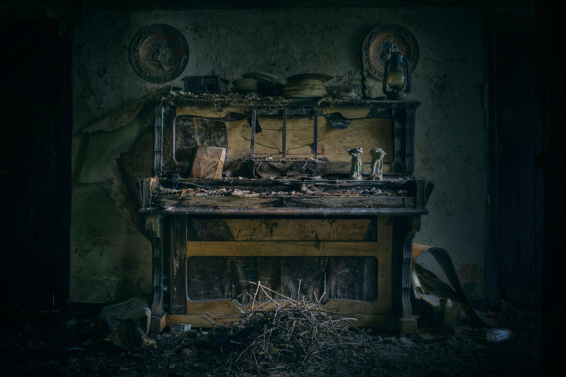 stanza pianoforte spazzatura
