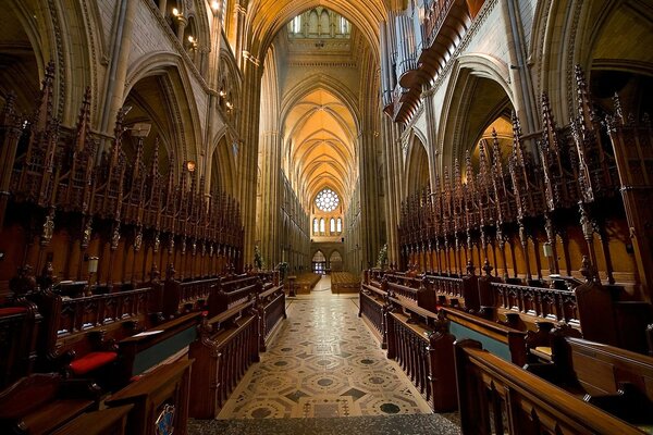 La Cattedrale religiosa attira il mistero