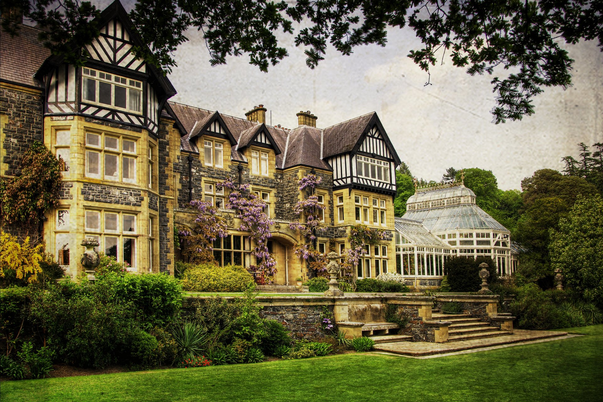 regno unito giardini bodnant galles casa palazzo giardino erba cespugli alberi lavorazione