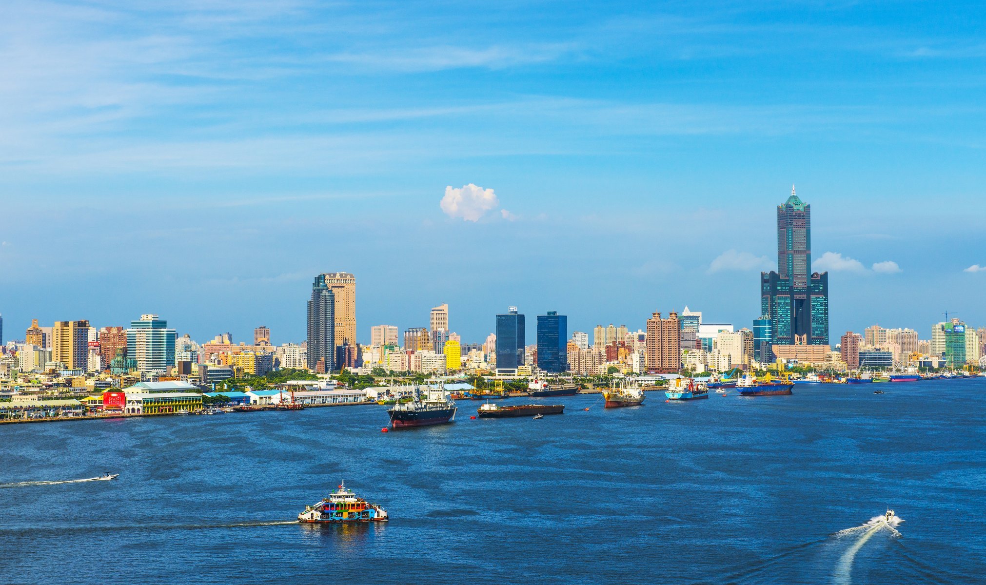 taiwan cina kaohsiung nave portarinfuse costa porto città mare cielo natura navi costruzioni