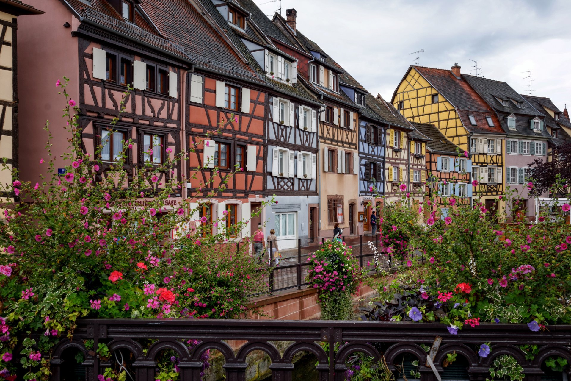 colmar francia cielo case a graticcio ponte fiori
