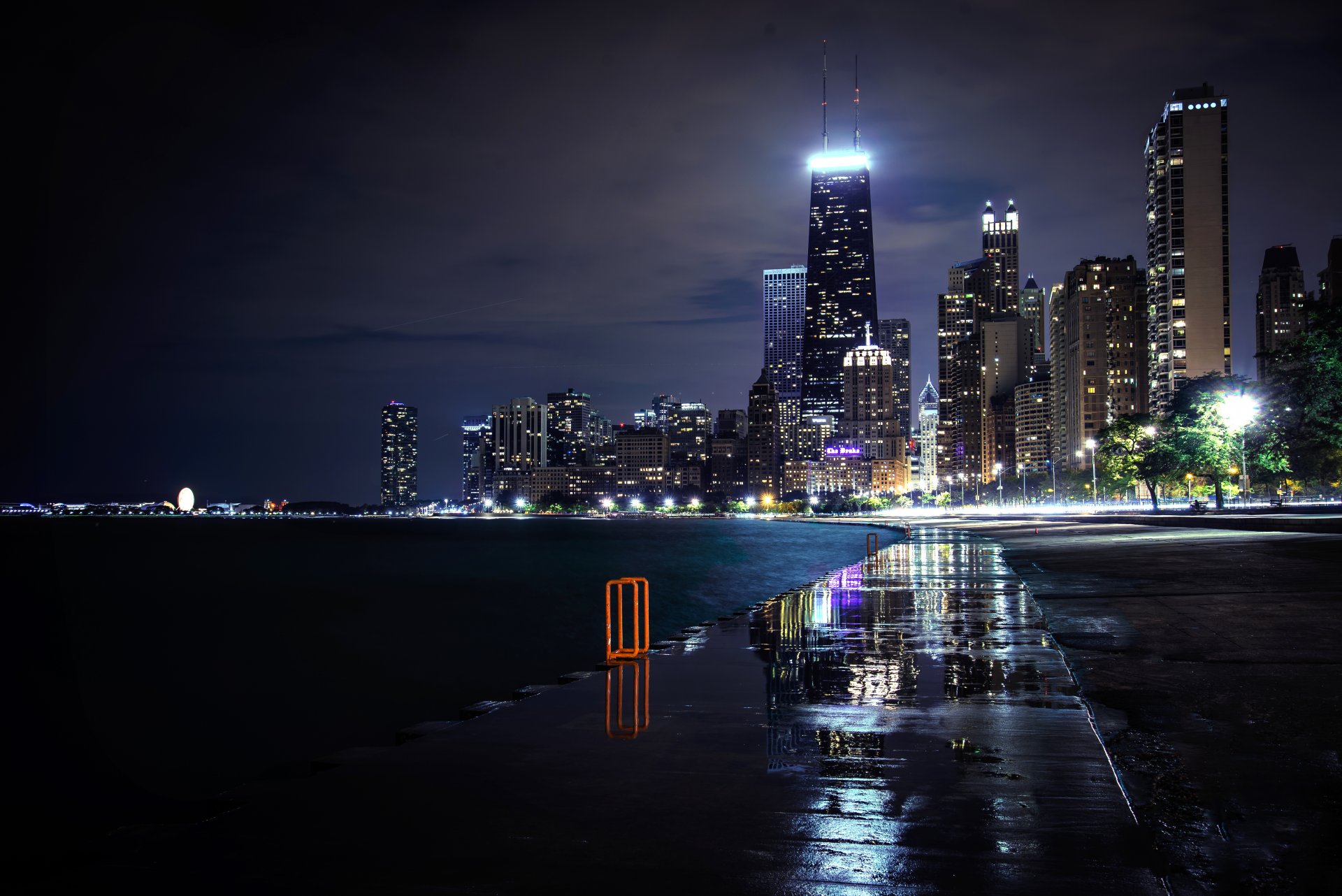 chicago illinois stati uniti stati uniti città notte grattacieli edifici grattacieli case luci strada pozzanghere fiume