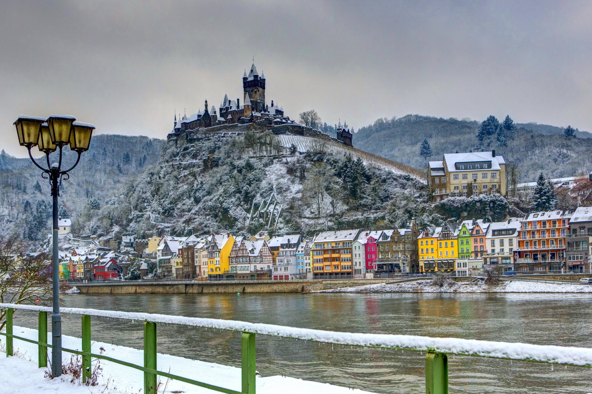 germania castello fortezza inverno case fiume cochem burg neve lanterne