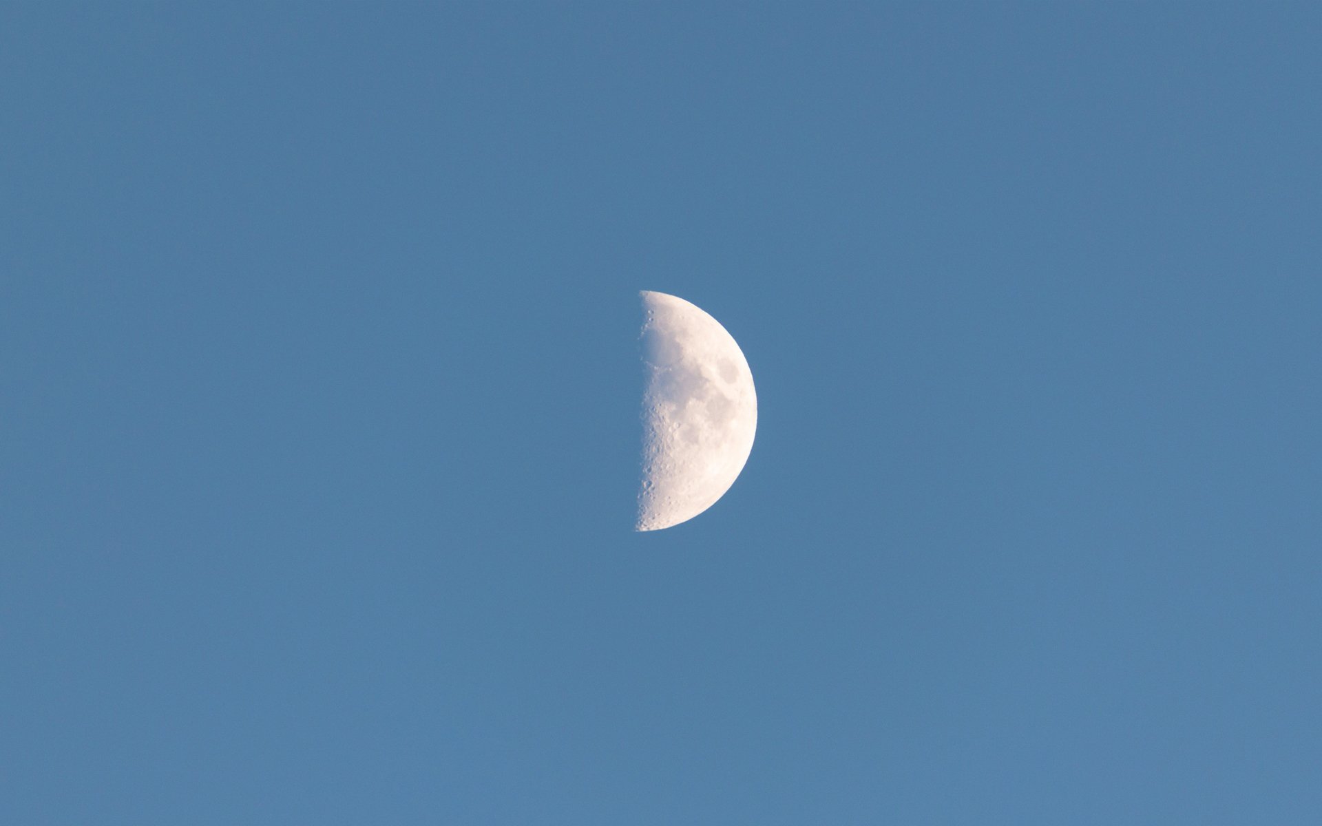 cielo luna mese satellite