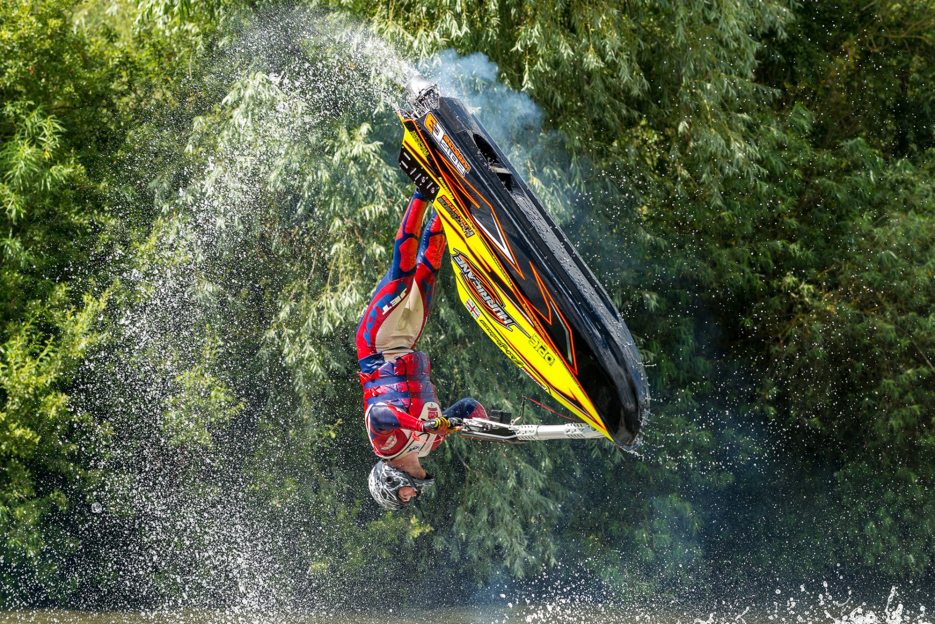 salto sport spruzzi acqua