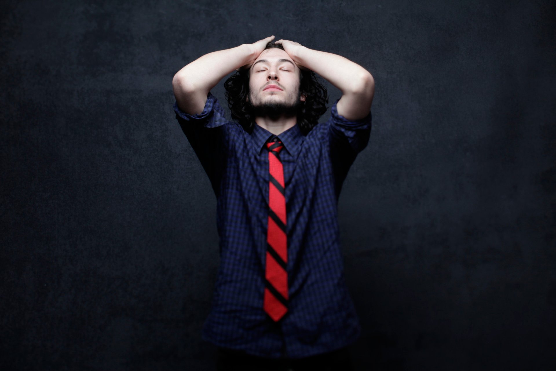 ezra miller servizio fotografico per il film stanford prison experiment stanford prison experiment sundance