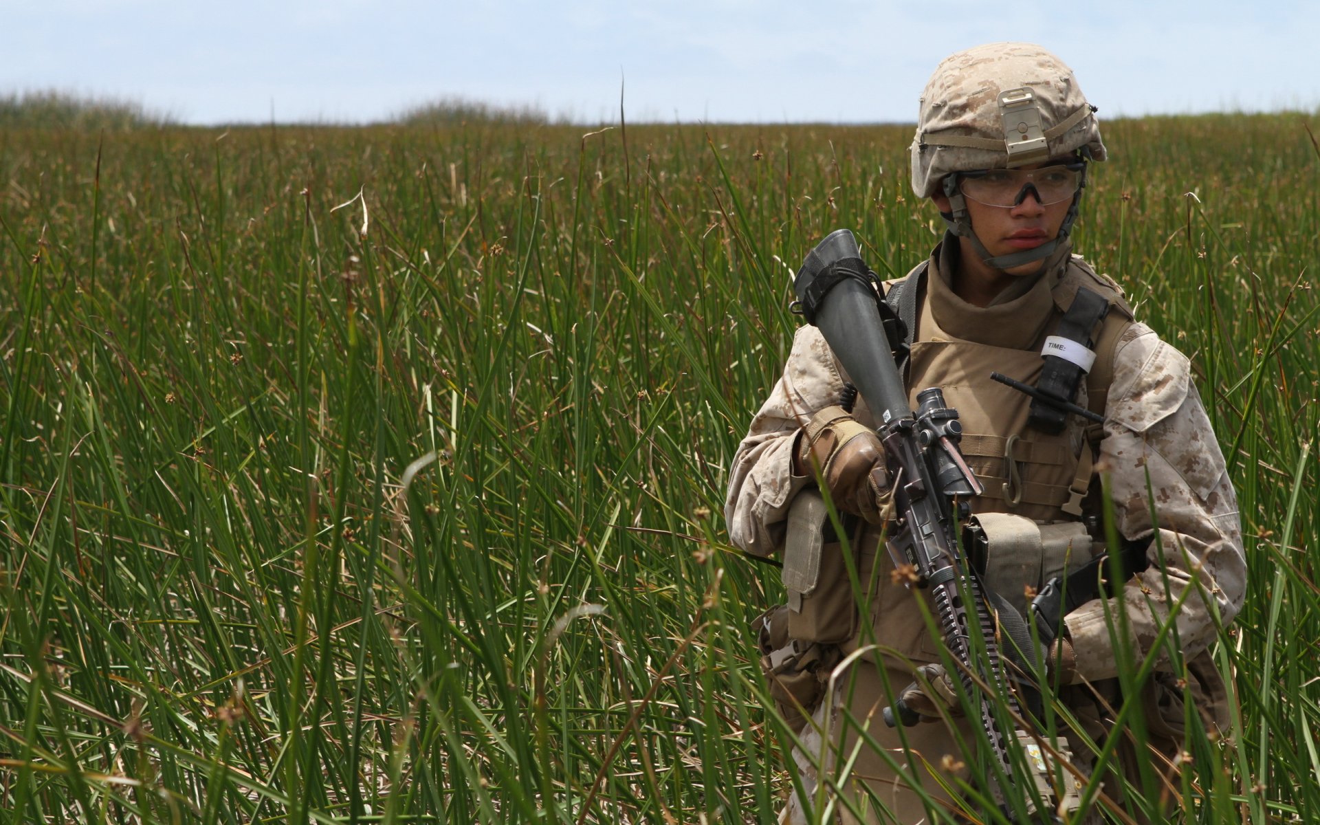 soldato fucile d assalto uomo