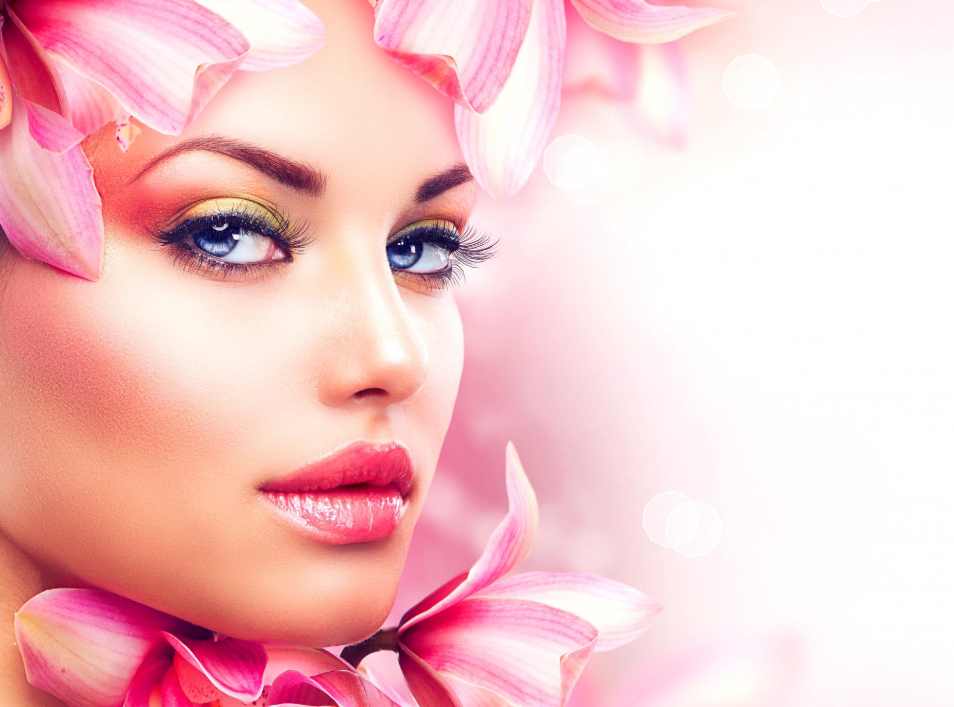 viso trucco ragazza petali labbra sguardo