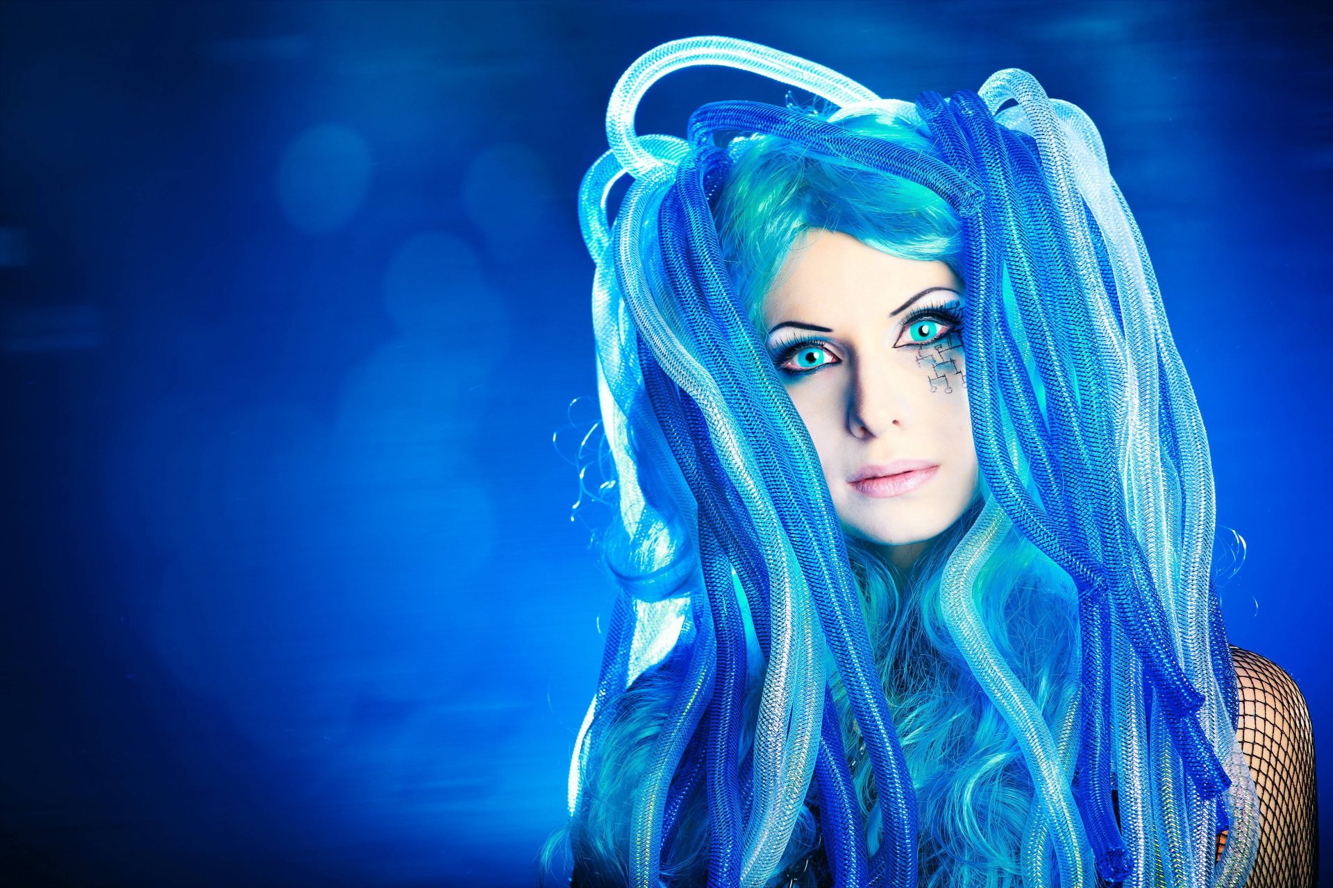 ragazza goth sguardo capelli occhi blu