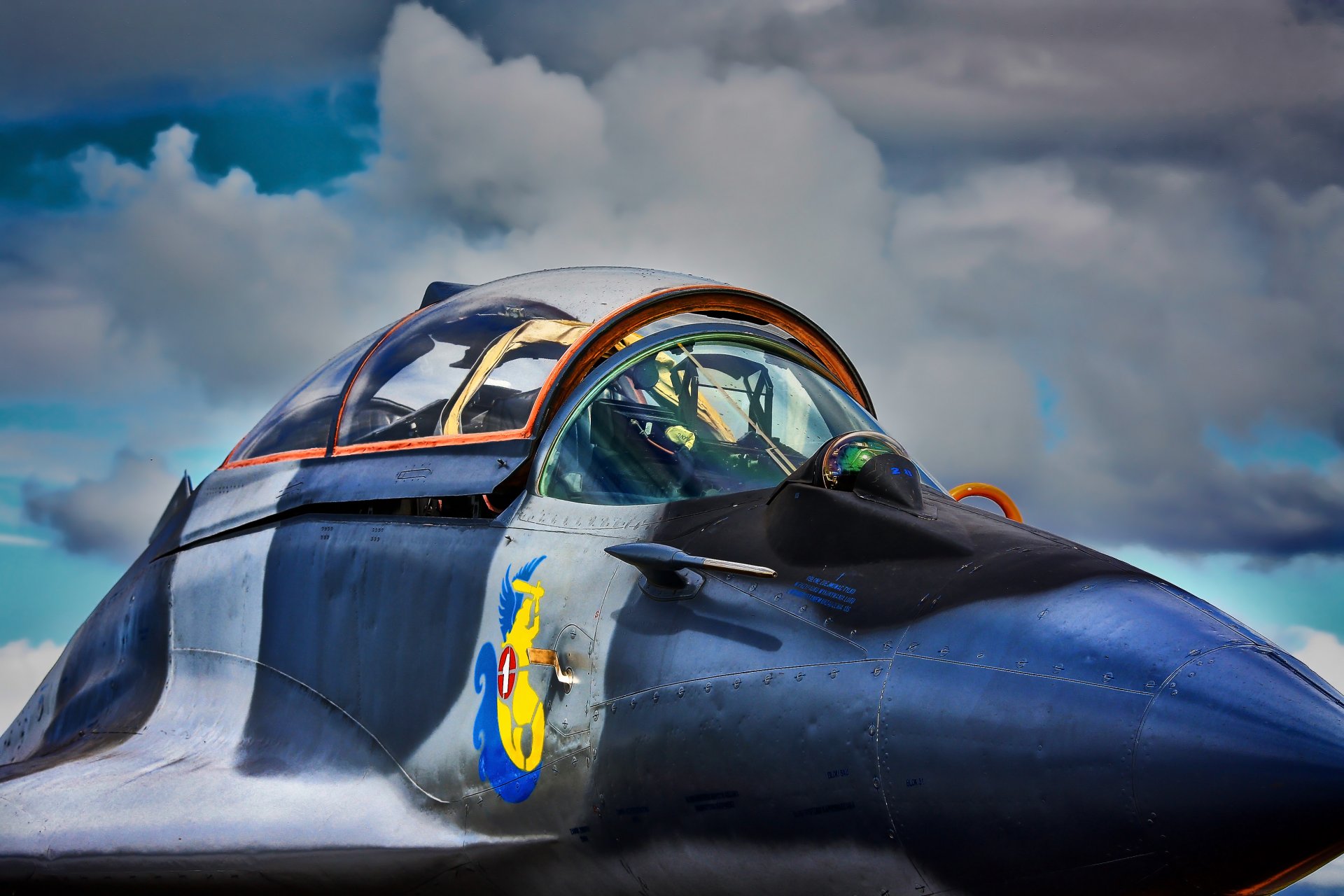 mig-29 fulcrum caccia multiruolo di quarta generazione mikoyan gurevich aviazione cabina di pilotaggio naso