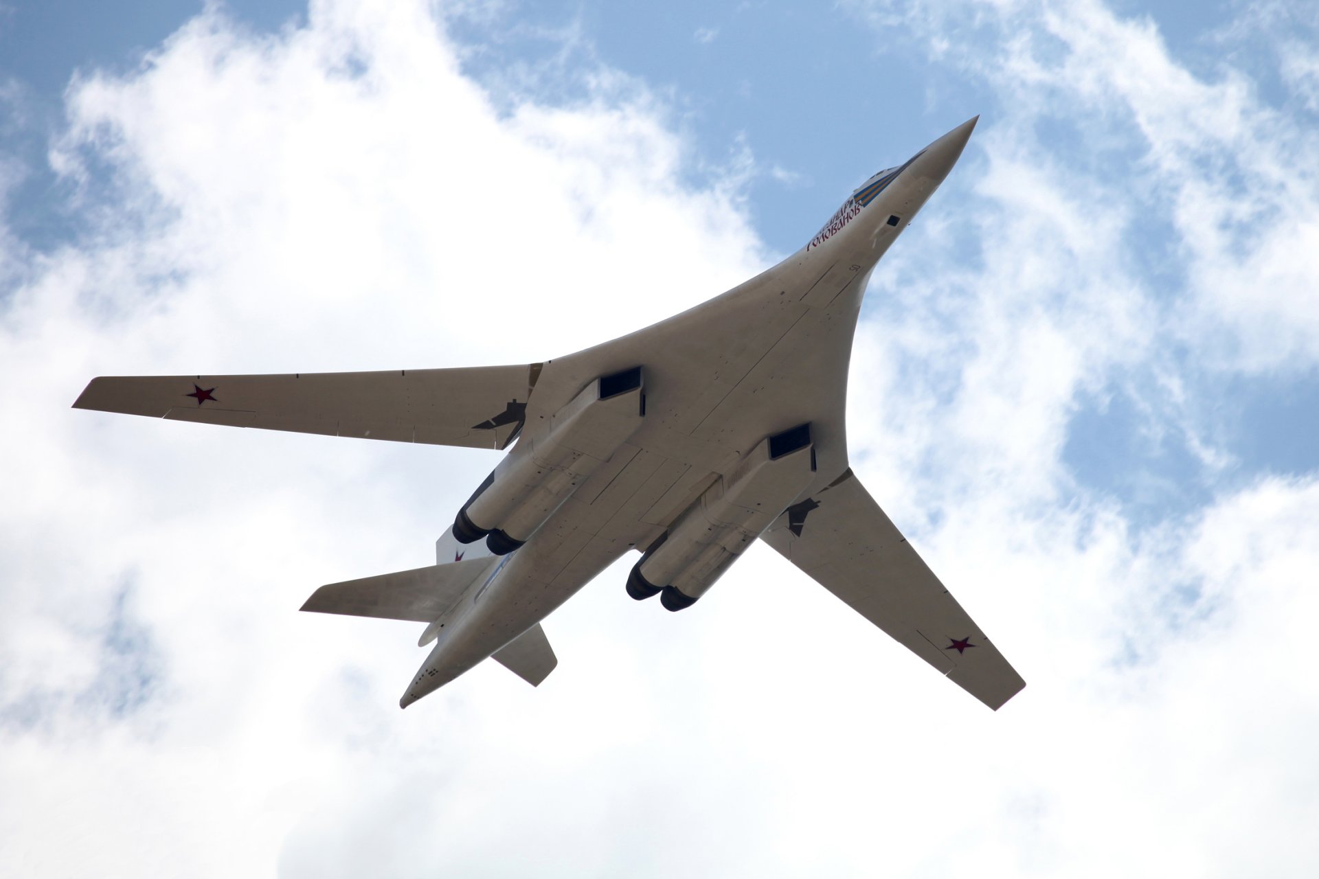 tu-160 cigno bianco gioco d azzardo bombardiere missilistico strategico aeronautica russa