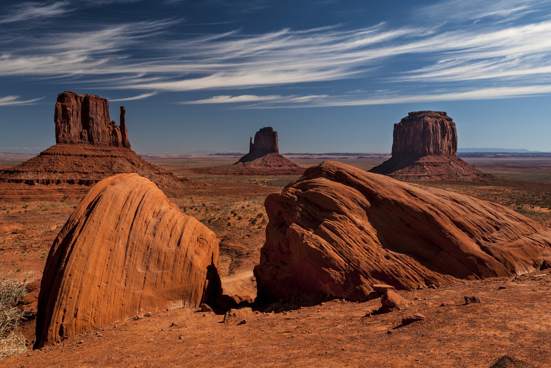 valle monumenti rocce deserto cielo nuvole