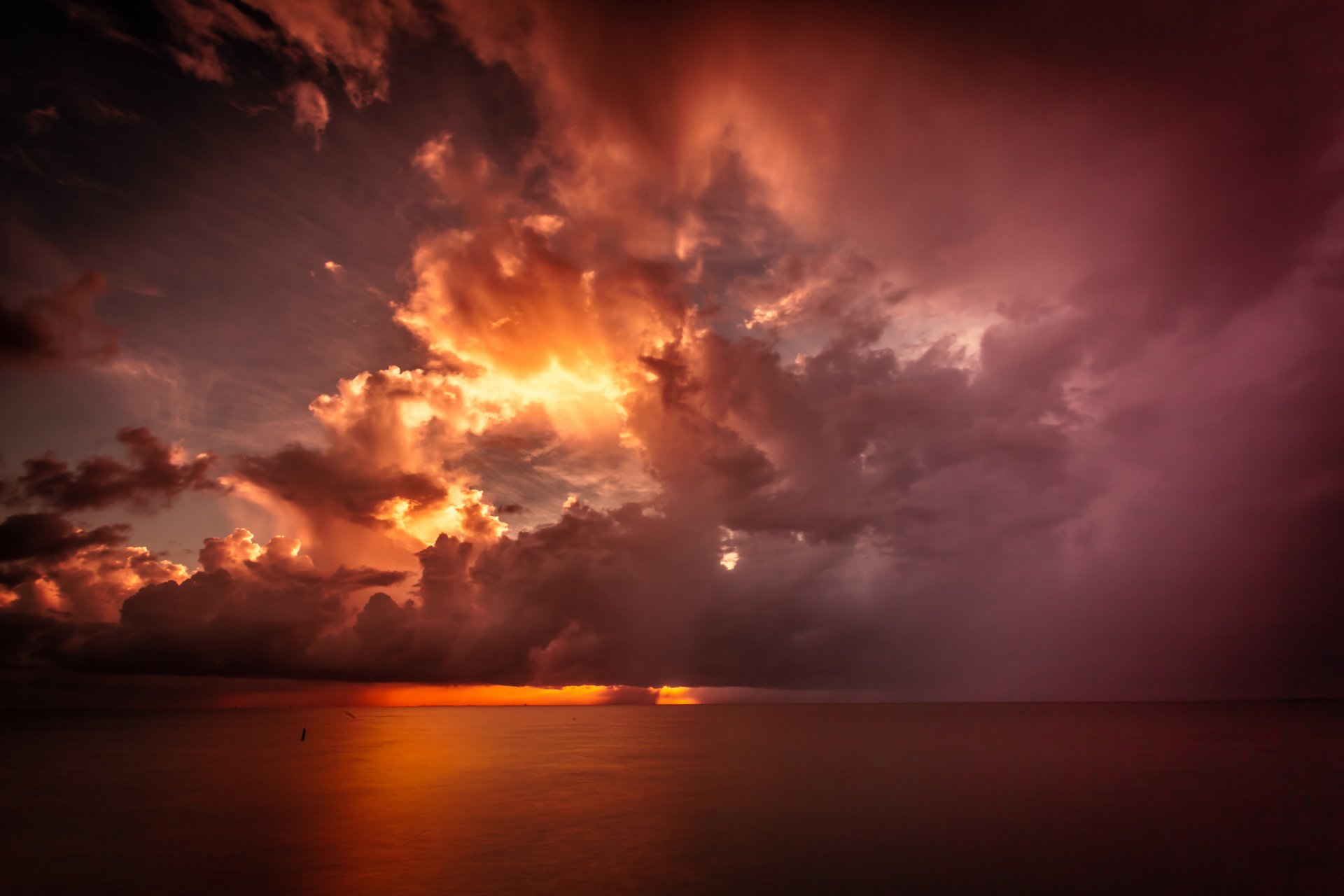 oceano alba nuvole ciclone